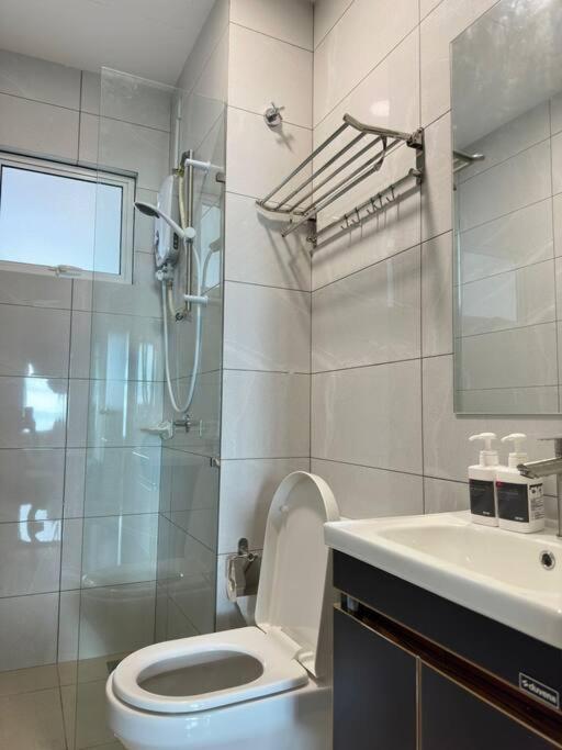 Seaview Amber Cove In Town Apartemen
