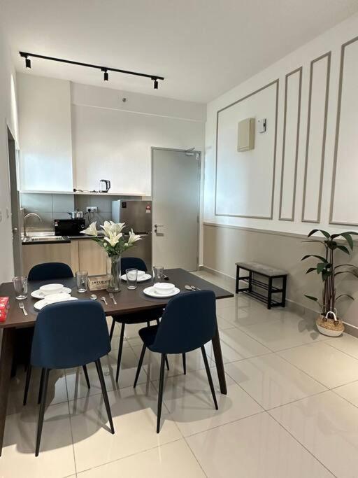 Apartment Seaview Amber Cove In Town